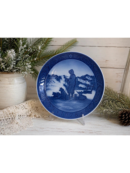 Royal Copenhagen Other - Royal Copenhagen 1978 Christmas Plate “Greenland Scenery” Sled Dogs Denmark